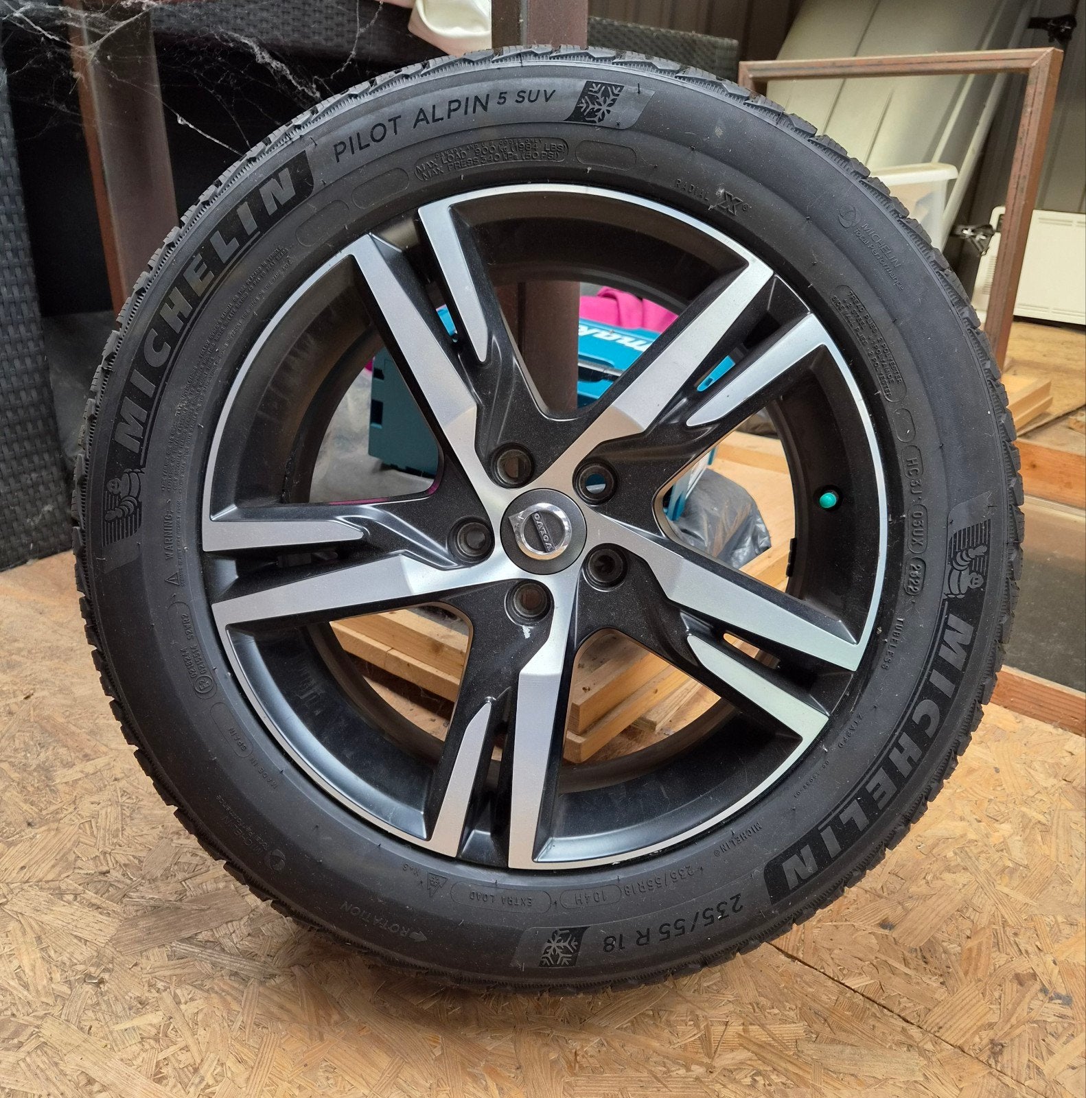 Orgineel Volvo set !!    Michelin Pilot Alpin 5 SUV Winterba, Auto-onderdelen, Ophalen, 18 inch, Gebruikt, Banden en Velgen