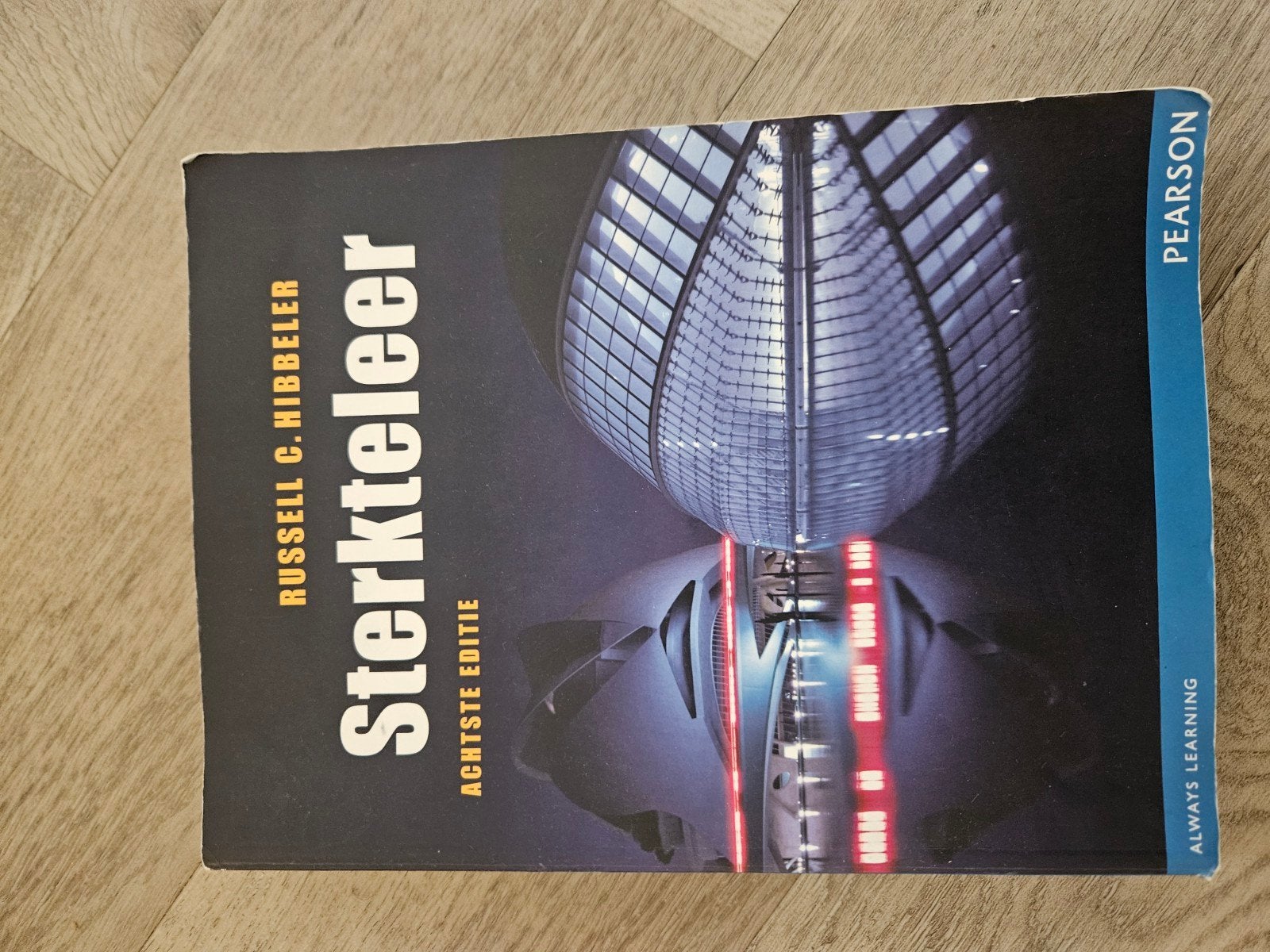 Sterkteleer - Russell C. Hibbeler (Achtste editie), Boeken, Gelezen, Russell C. Hibbeler, Beta, HBO