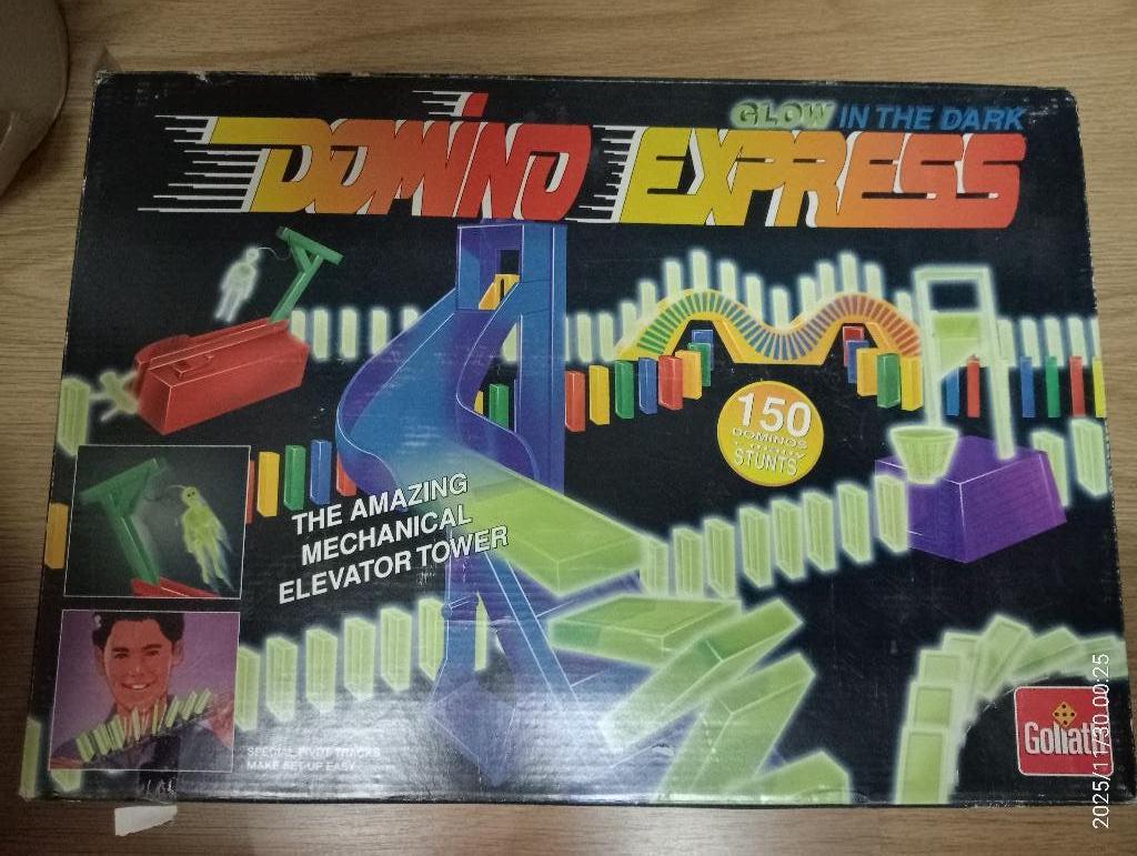 Dominospel grote doos met glow-in-the-dark stenen, Ophalen of Verzenden, Gebruikt