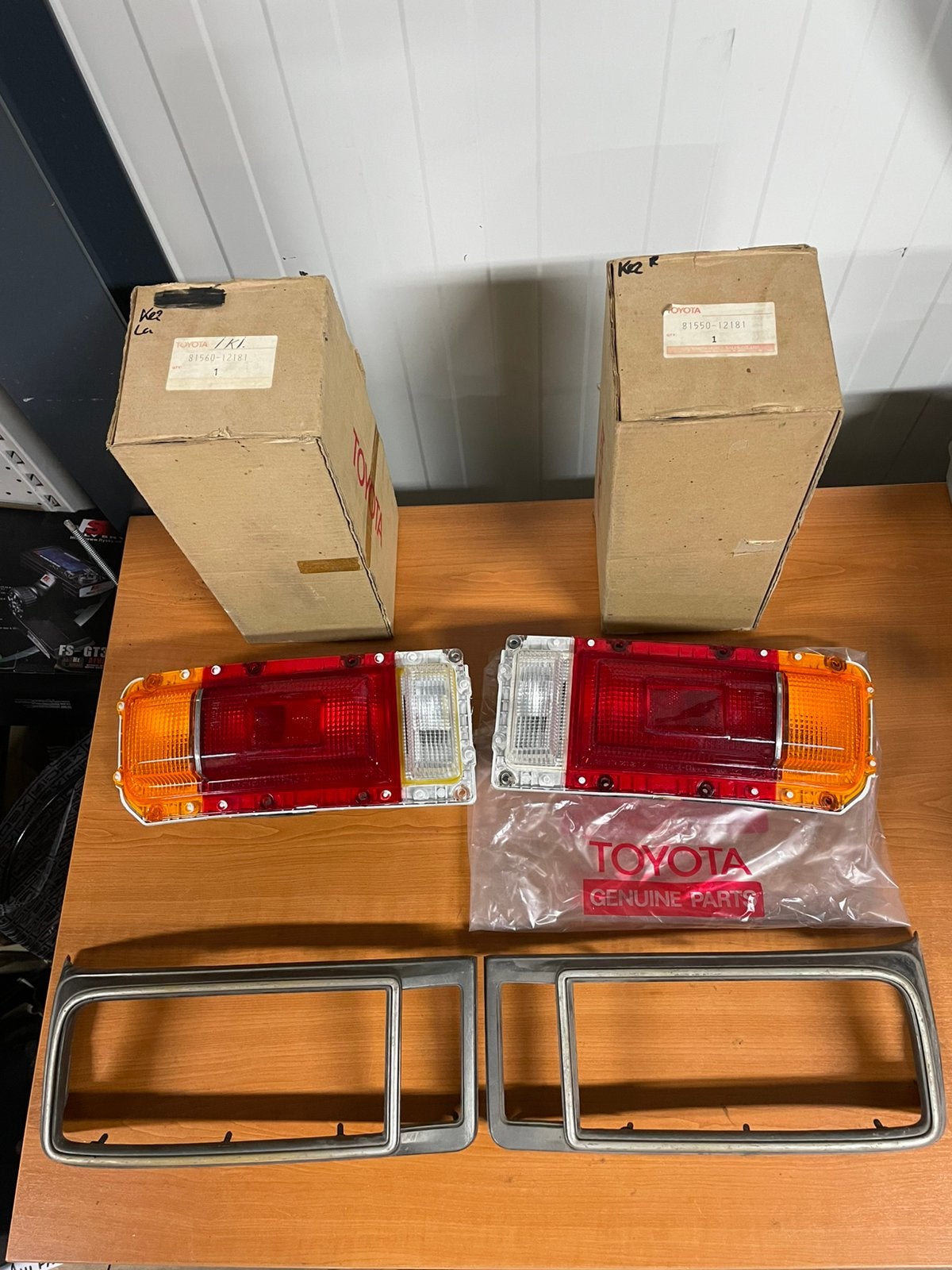 Toyota corolla ke20 set achterlichten met randen, Auto-onderdelen, Ophalen of Verzenden, Nieuw, Toyota