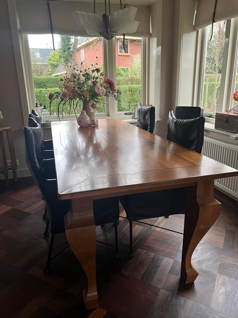 Massief kersenhouten eettafel met 4 Chaplin stoelen, Huis en Inrichting, Tafels | Eettafels, Ophalen, Gebruikt, 200 cm of meer