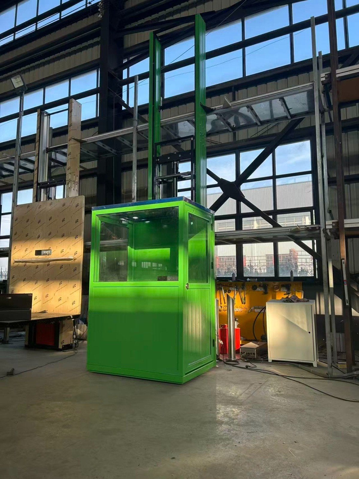 Elektrische lift geschikt voor rolstoel max 3,7m hoog, Ophalen, Nieuw