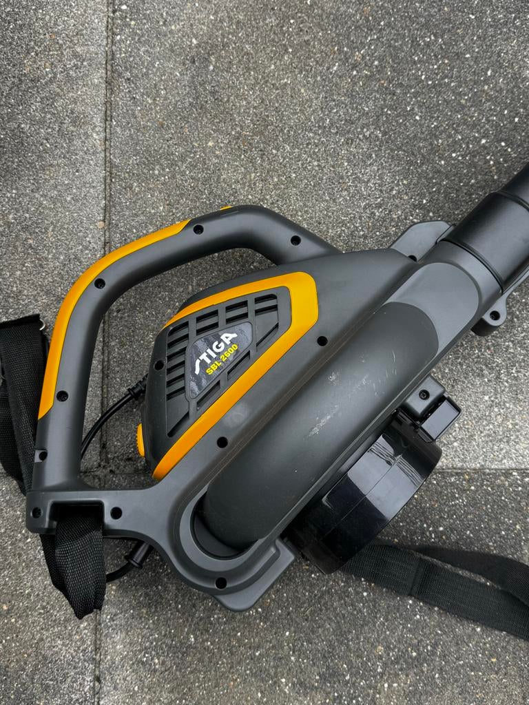 Stiga SBL 2600 Bladblazer - Elektrisch, met zuigfunctie, Gebruikt, Ruggedragen, Ophalen of Verzenden, Met opvangzak