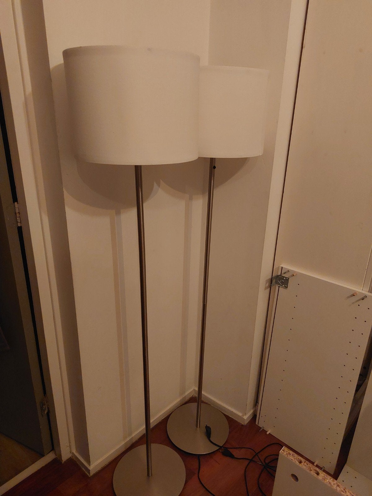 IKEA Skaftet/Ringsta Vloerlampen (2 stuks), Huis en Inrichting, Lampen | Vloerlampen, Ophalen, Gebruikt, Modern, Scandinavisch