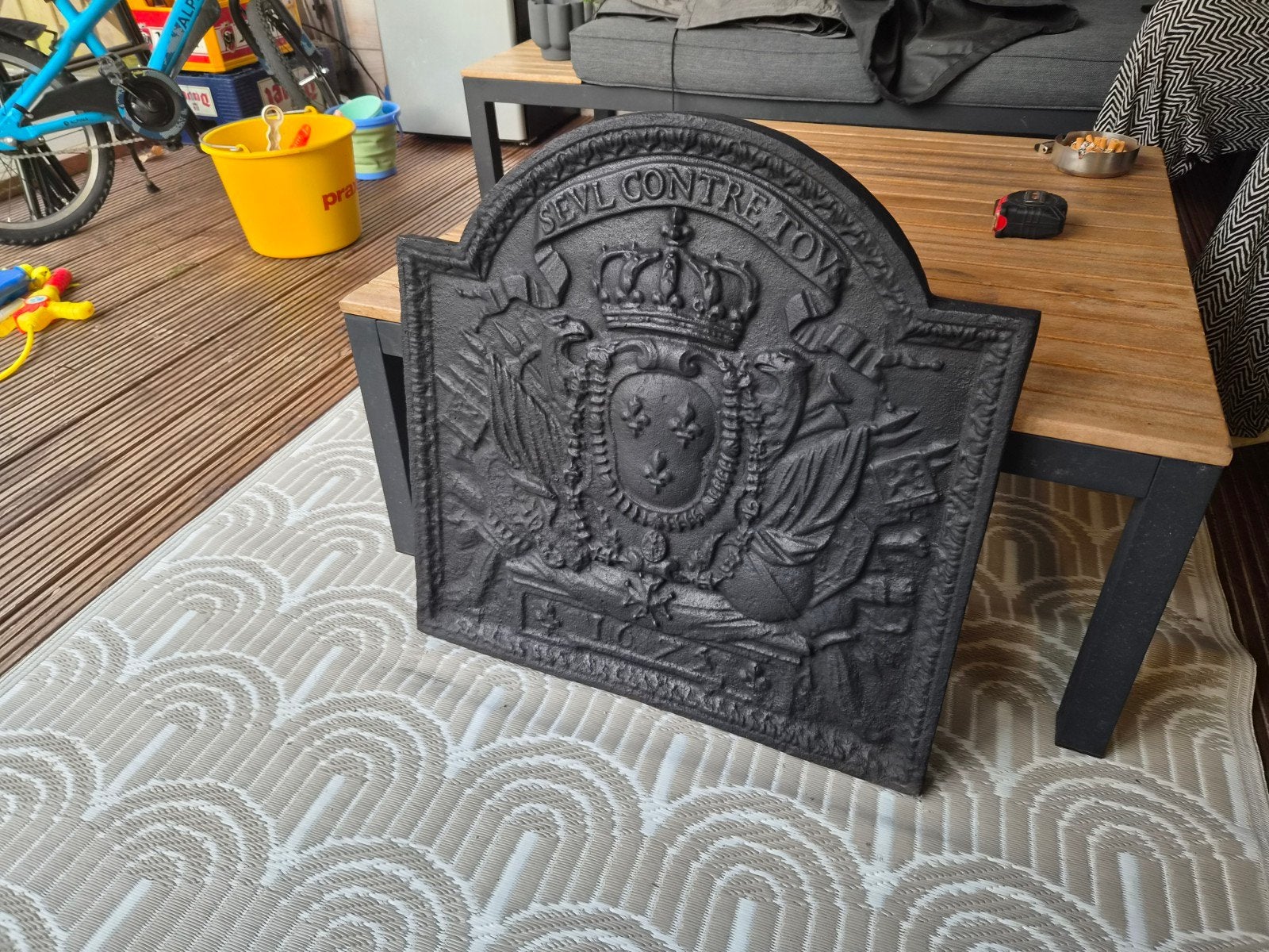 Antieke gietijzeren haardplaat, Ophalen