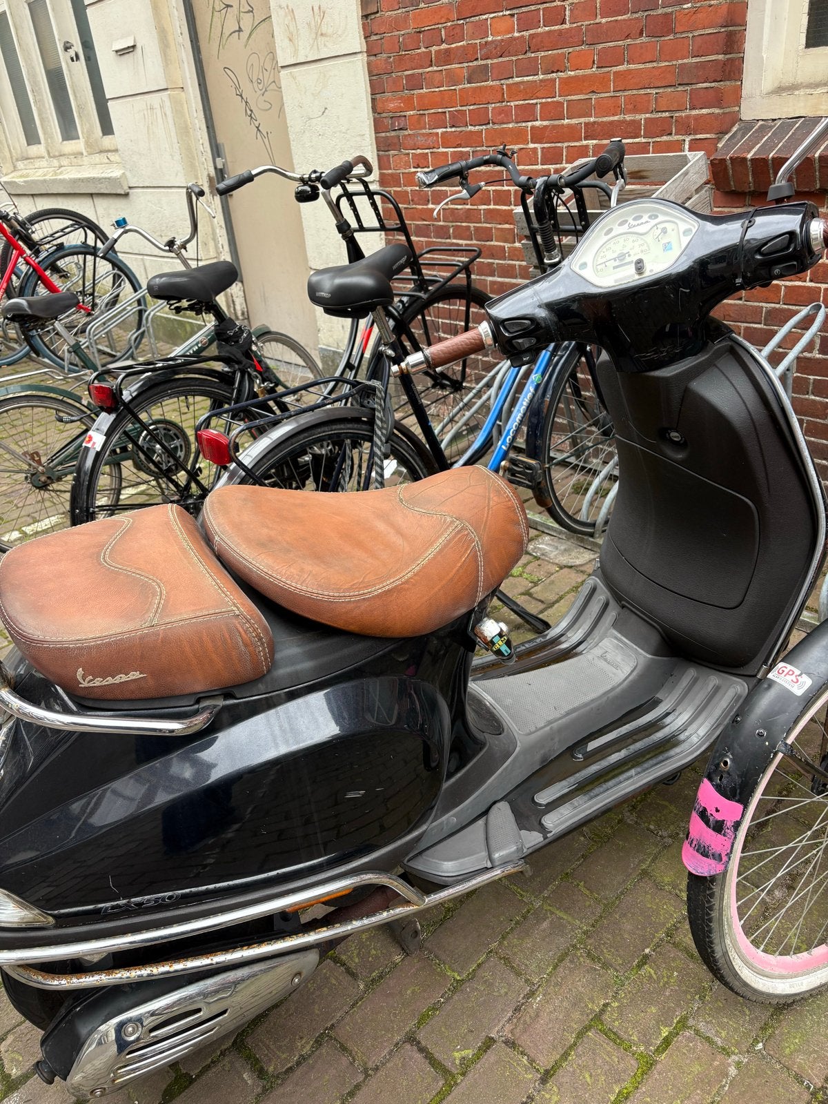 Vespa LX50 2T - Start en rijdt goed, met schade, Fietsen en Brommers, Ophalen of Verzenden, Gebruikt, Tweetakt, Vespa LX