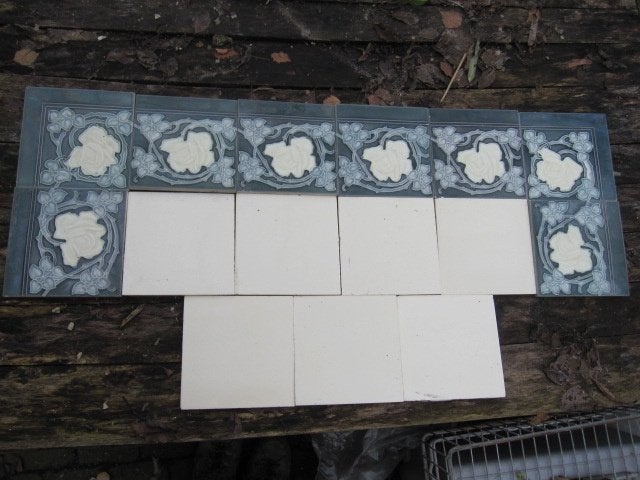 37 Prachtige jugendstil randtegels warmgrijs met witte roos, Antiek en Kunst, Ophalen