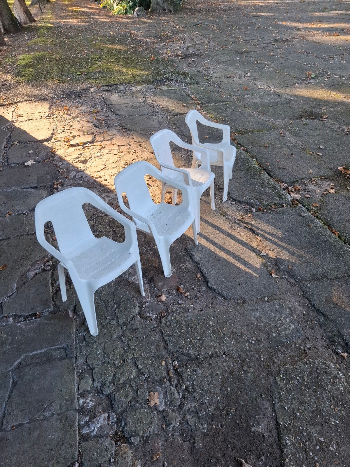 vier kinder tuinstoeltjes, Ophalen, Gebruikt, Kunststof, Stapelbaar
