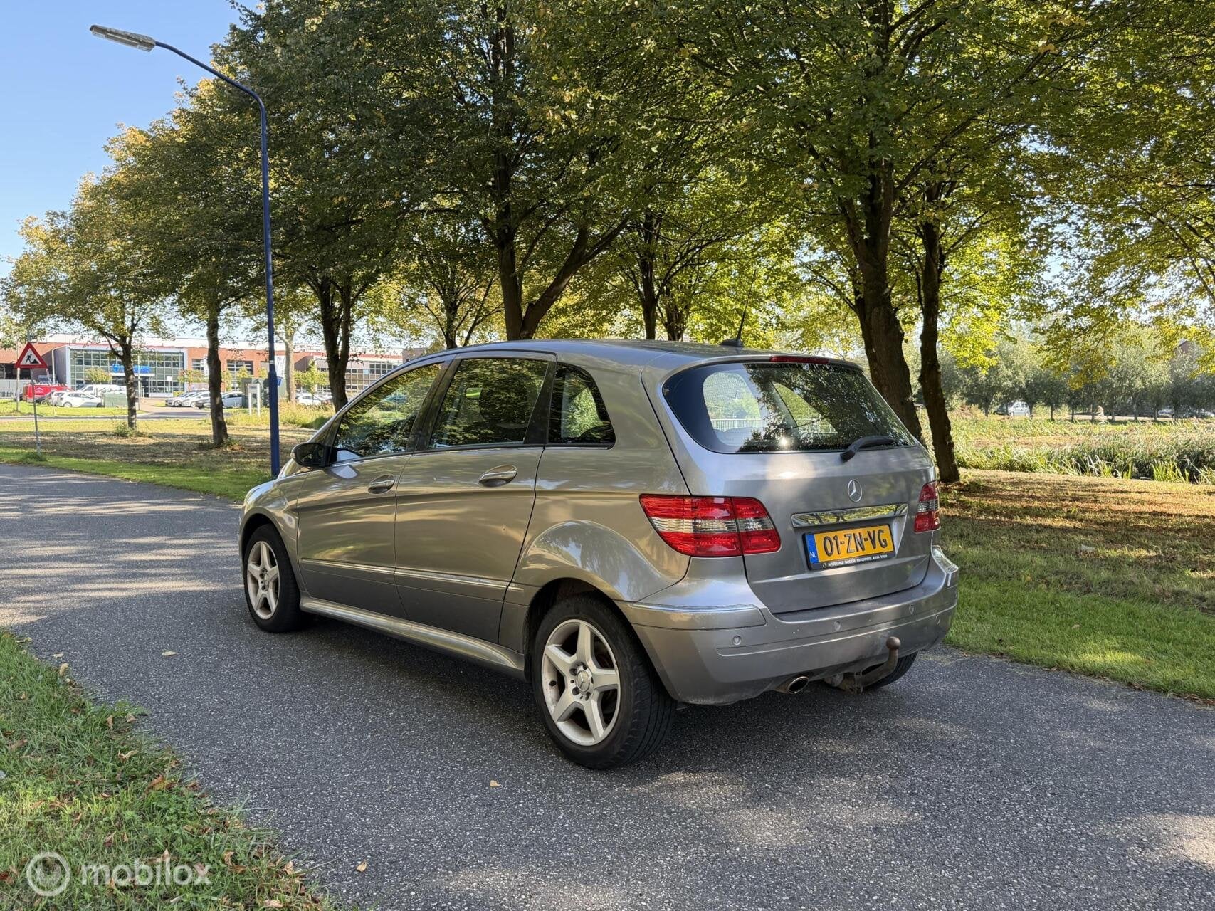 Mercedes B-klasse 200*AUTOMAAT*PARKEERSENSOREN*NAVIGATIE, Auto's, Gebruikt, Beige, 4 cilinders, 1290 kg