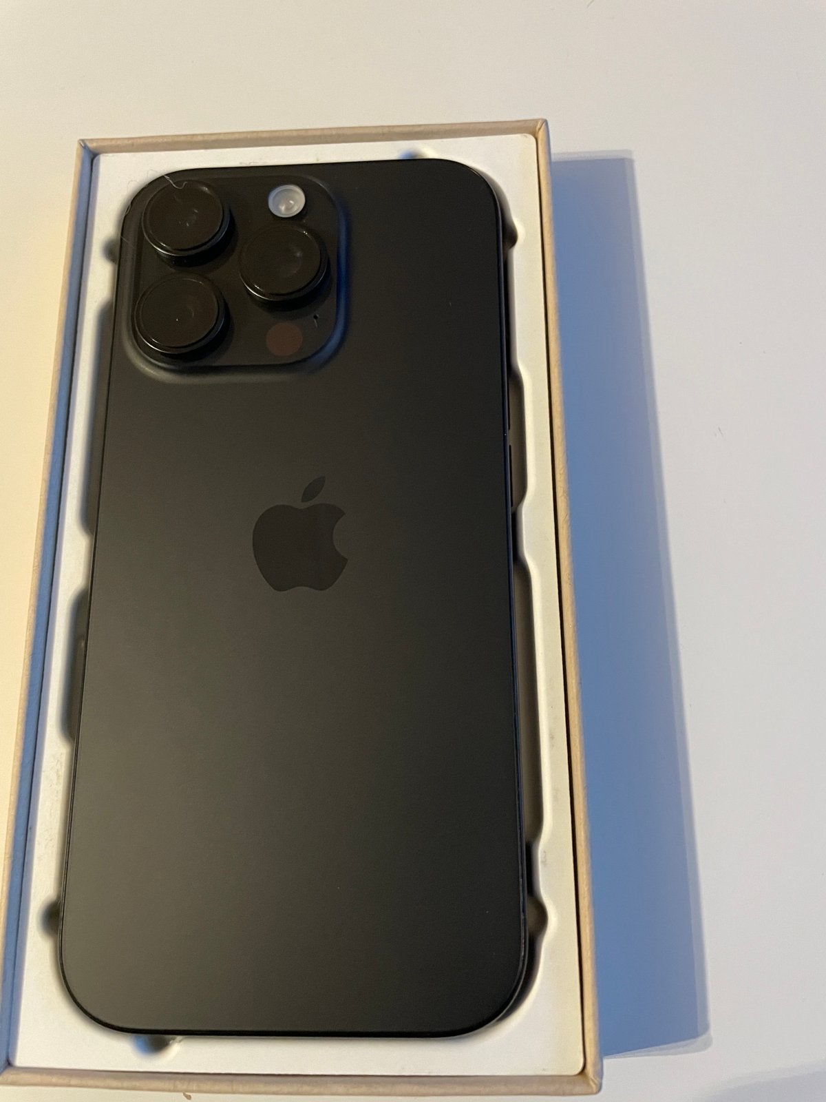 Foto 2 van Iphone 16 pro 256 gb nieuw