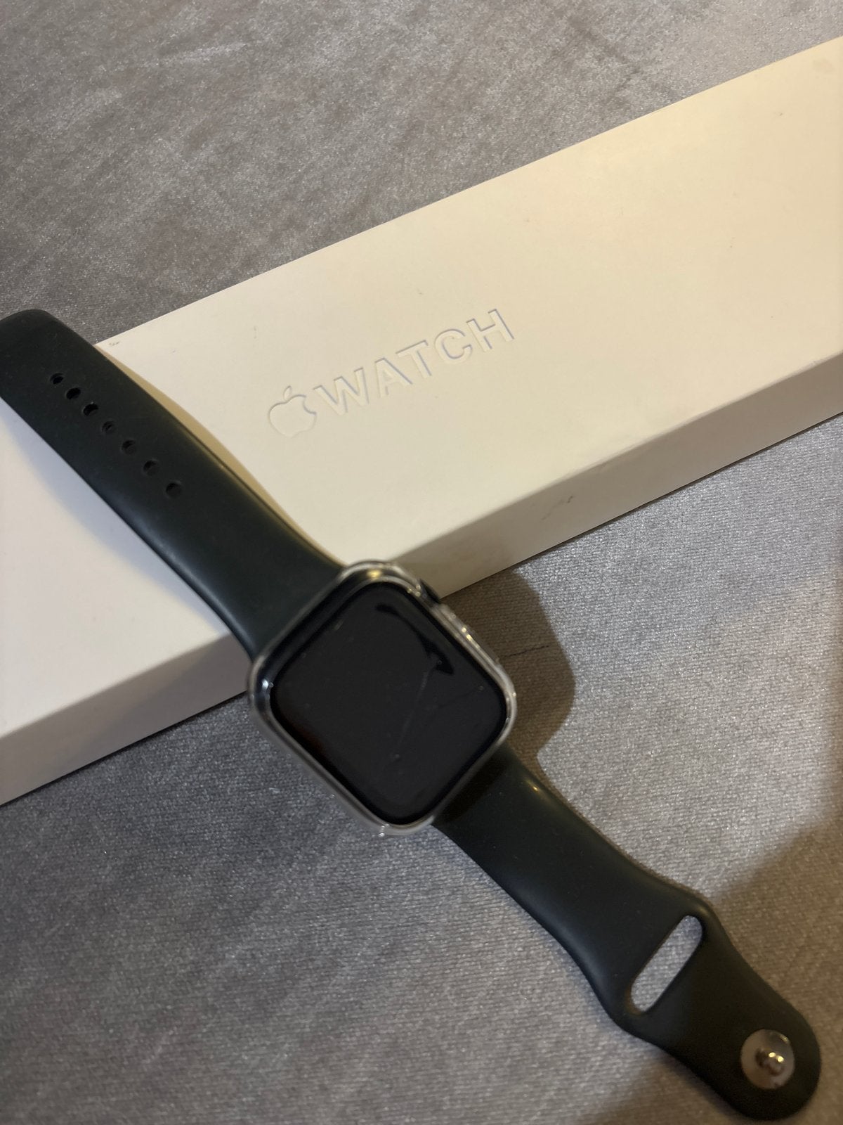 Apple Watch Series 7 GPS 45 mm- Scherm barst, werkt goed, Sieraden, Tassen en Uiterlijk, Smartwatches, Ophalen, Zwart, IOS, Waterdicht