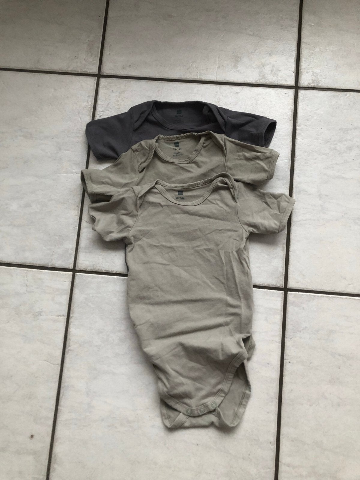 3 Hema rompertjes korte mouw mt. 98/104, Ophalen of Verzenden, Zo goed als nieuw, Jongen of Meisje, Nacht- of Onderkleding