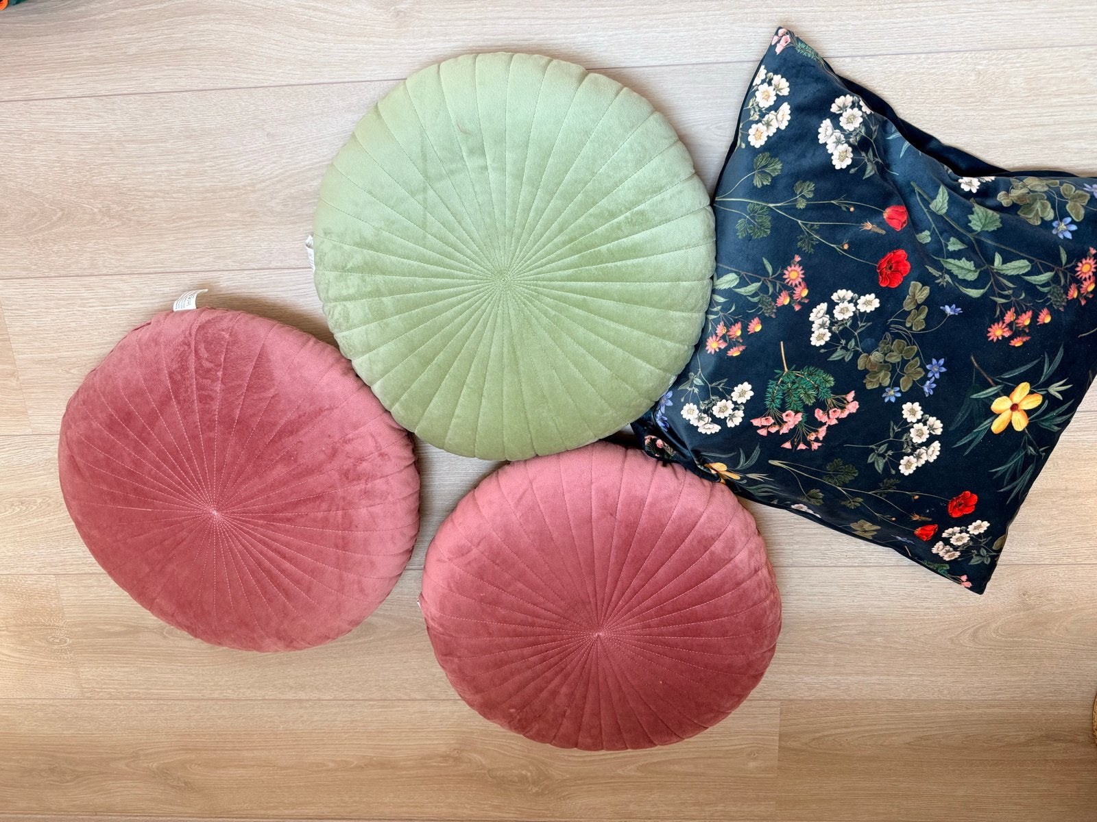 Decoratieve Kussens: Rond en Vierkant, Huis en Inrichting, Woonaccessoires | Kussens, Ophalen of Verzenden, Gebruikt, Roze, Rond