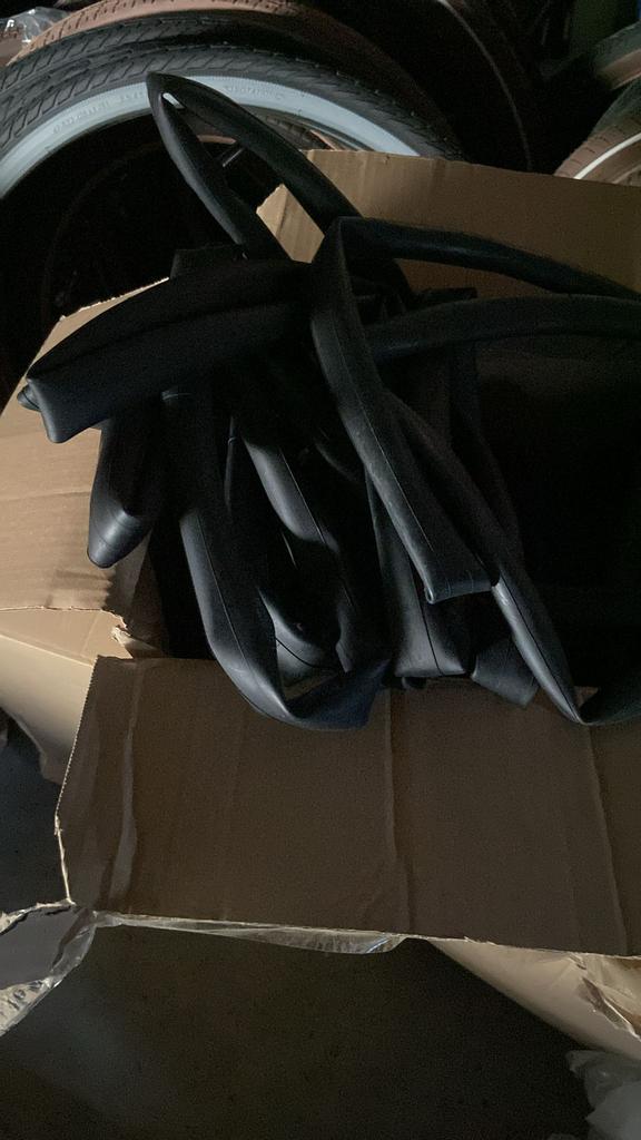 Partij binnenbanden met hollandsventiel 28 inch, Ophalen, Zo goed als nieuw