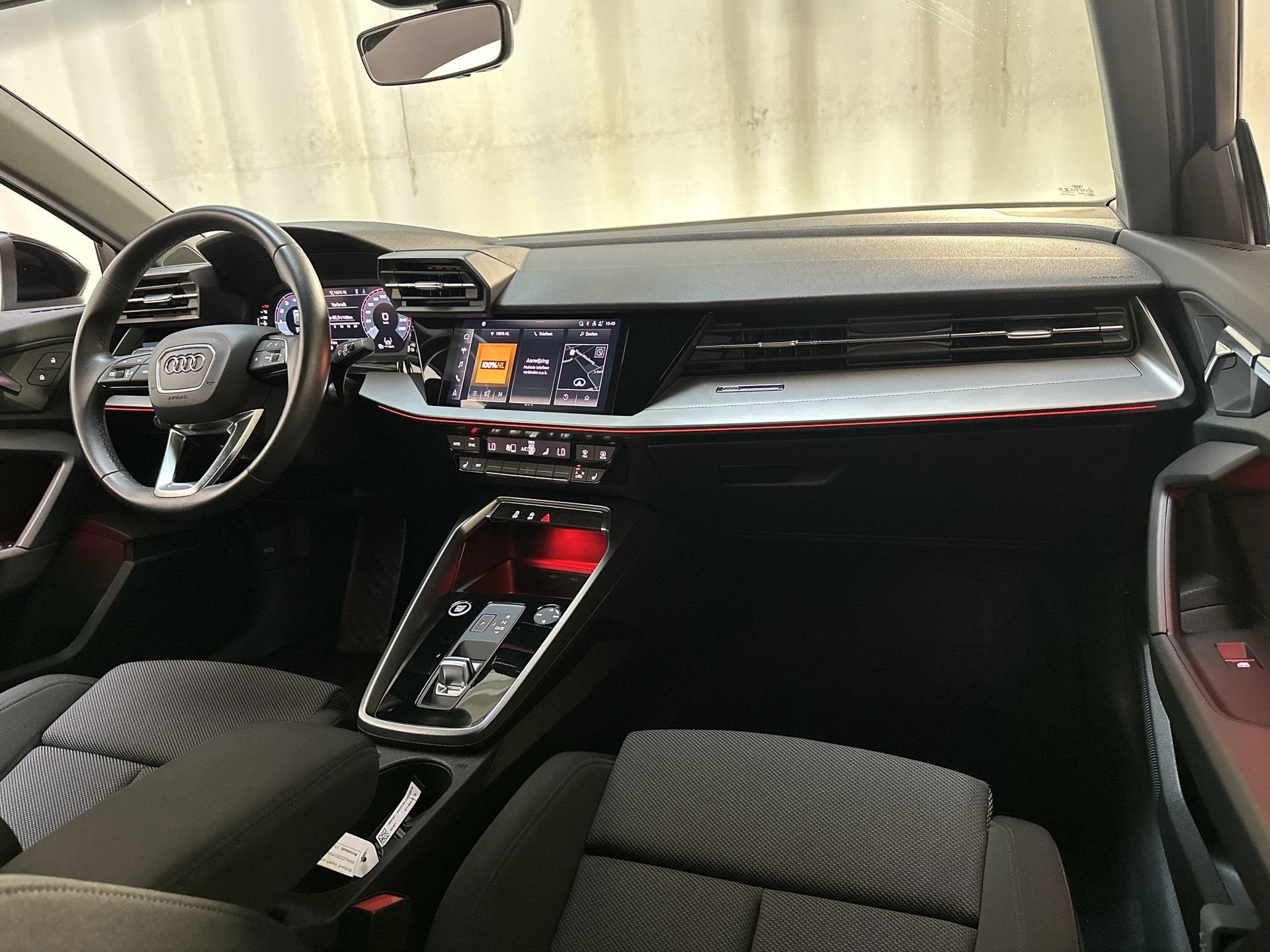 Audi A3 Sportback 30 TFSI Advanced Edition Sfeerverlichting, Stof, Gebruikt, Met garantie (alle), Origineel Nederlands