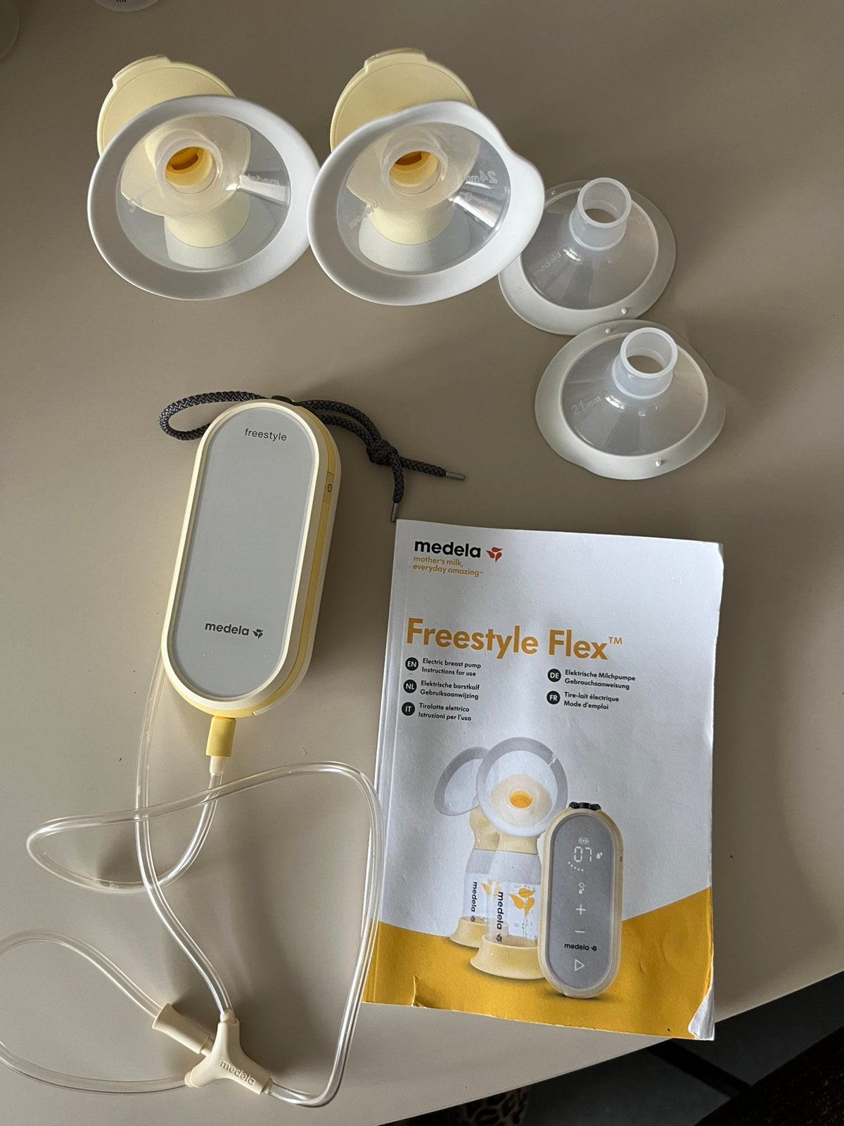 Medela freestyle flex borstkolf +accessoires, Ophalen, Zo goed als nieuw, Borstkolf