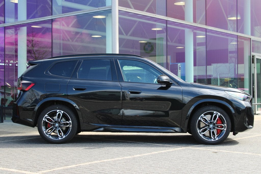 BMW X1 xDrive25e M Sport Automaat / Trekhaak / Panoramadak /, Met garantie (alle), Zwart, Bedrijf, Hybride Elektrisch/Benzine
