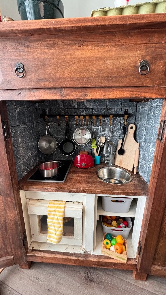 Kinderkeuken ingebouwd in teakhouten meiden kast met lampje, Ophalen, Zo goed als nieuw, Overige typen