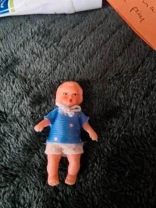Ari popje 5 cm - Vintage miniatuur babypop, Verzamelen, Ophalen of Verzenden, Gebruikt