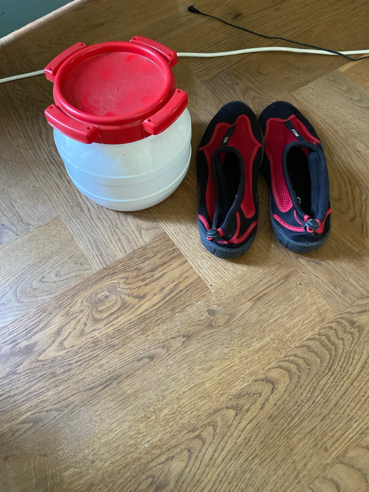 Waterschoenen en waterton, Ophalen, Gebruikt, Dame of Heer, Zeil- of Surfschoenen