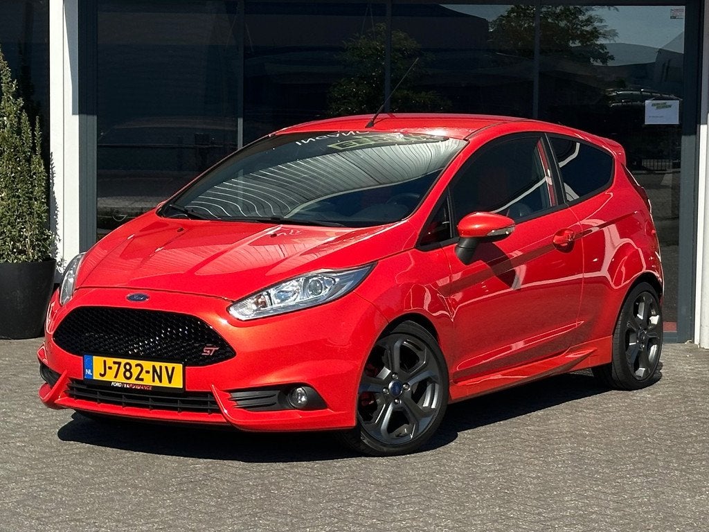 Ford Fiesta 1.6 ST2 / Nieuwe Distributie / Dealer onderhoude, Auto's, Voorwielaandrijving, 1596 cc, 1063 kg, Gebruikt