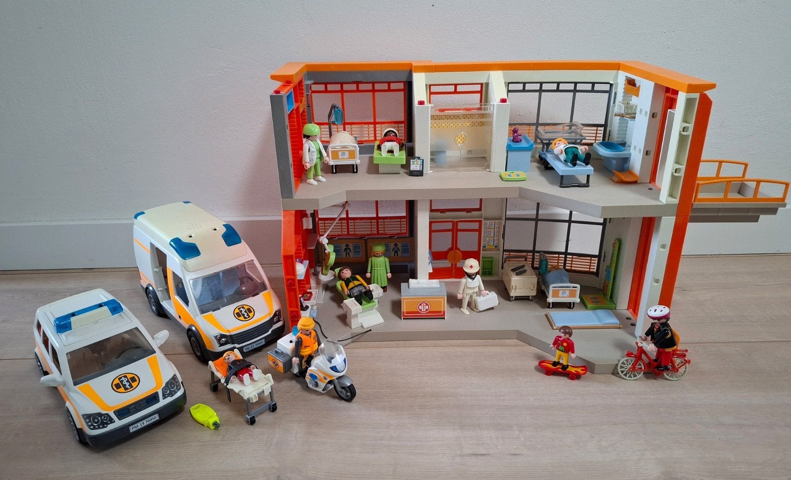 Playmobil Ziekenhuis met ambulance, motor en figuren, Ophalen, Gebruikt, Gebouw, Losse onderdelen