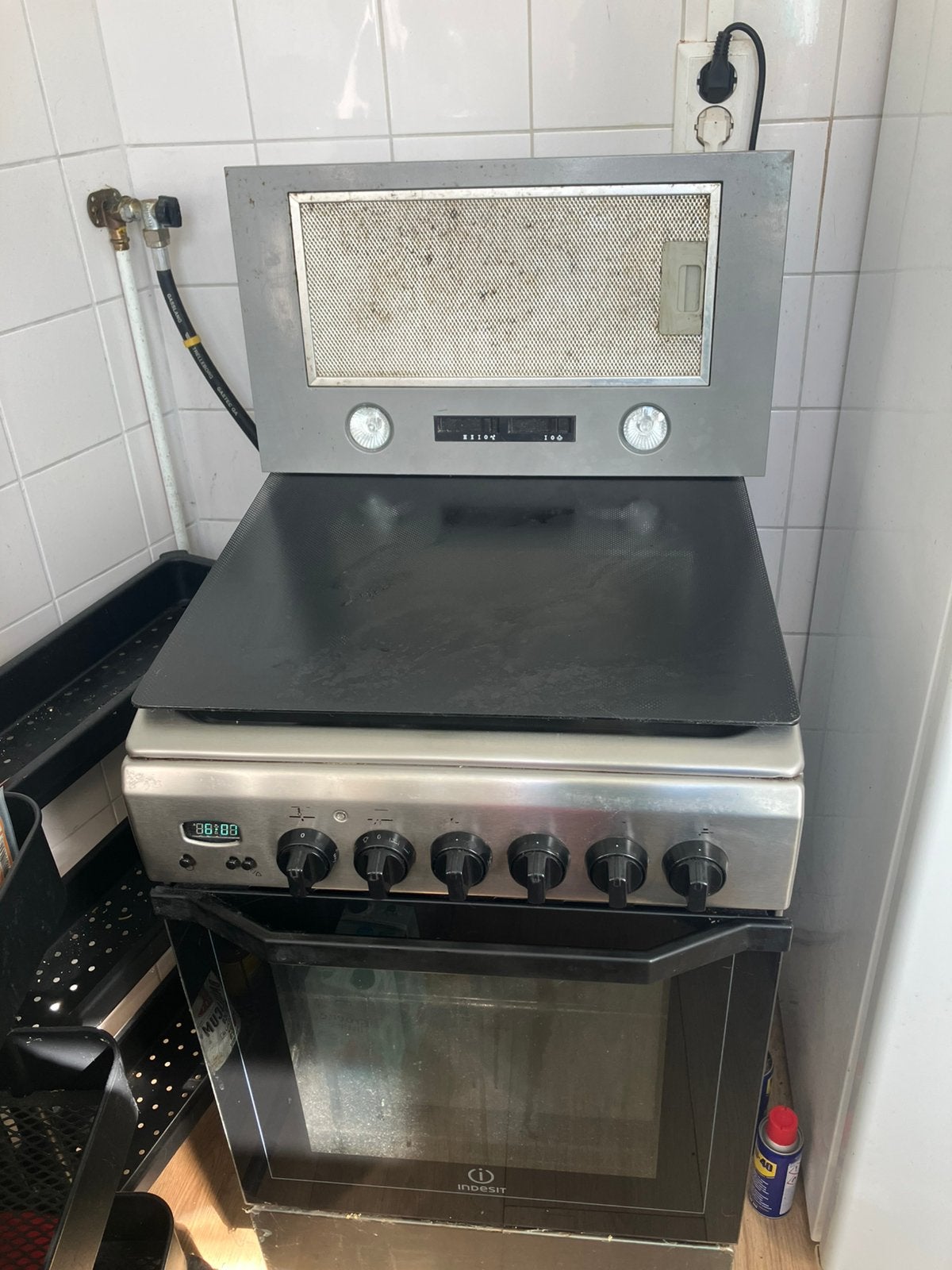 Indesit gasfornuis met afzuigkap, Witgoed en Apparatuur, Ophalen, Gebruikt, 4 kookzones, Gas