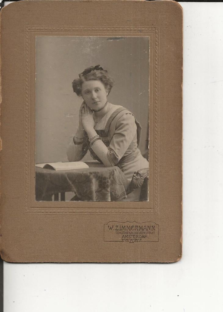 Kabinetsfoto Amsterdam Dame aan tafeltje, Ophalen of Verzenden, Voor 1920, Ongelopen, Noord-Holland
