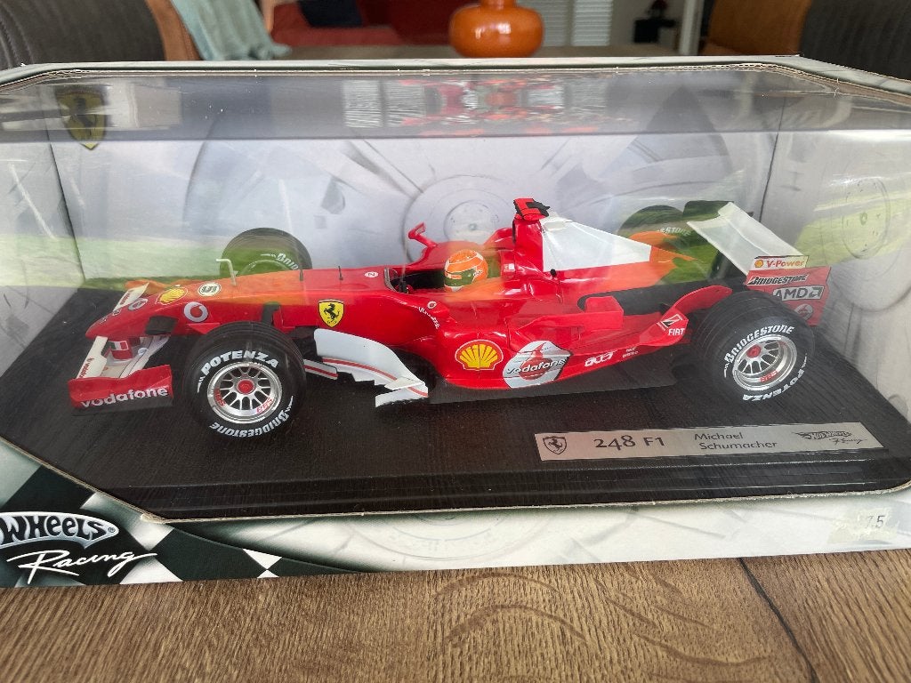 Hotwheels Ferrari 248 F1 #5 Schumacher 1/18, Verzenden, Zo goed als nieuw, Auto, Hot Wheels