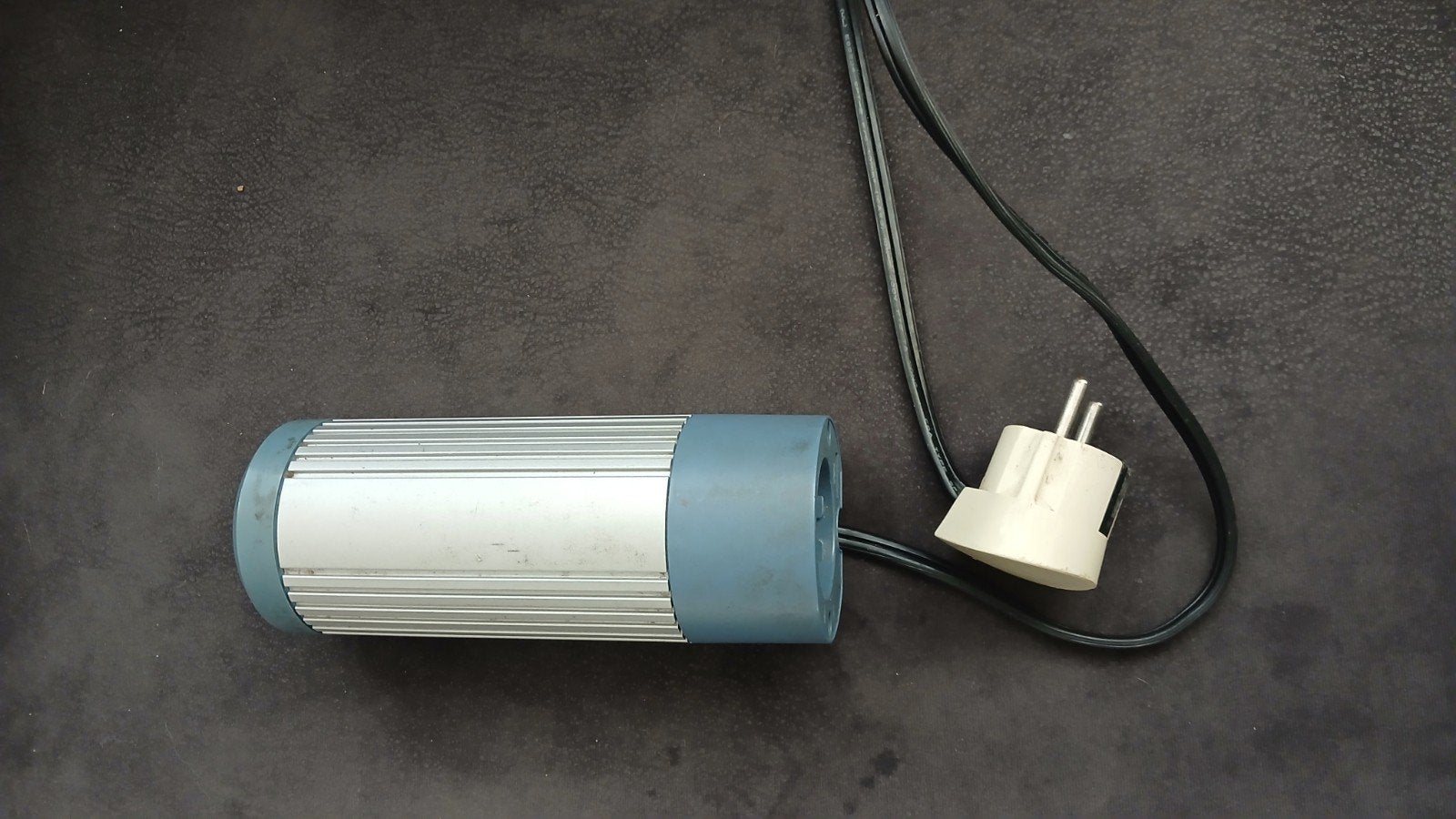 Omvormer 24V DC naar 230V AC met USB - 100W, Ophalen of Verzenden, Gebruikt