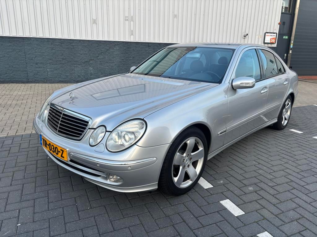 E 240 AVANGARDE VOL LEER STOELVERWARMING ZEER NETJES, Automaat, Zwart, 2597 cc, Leder