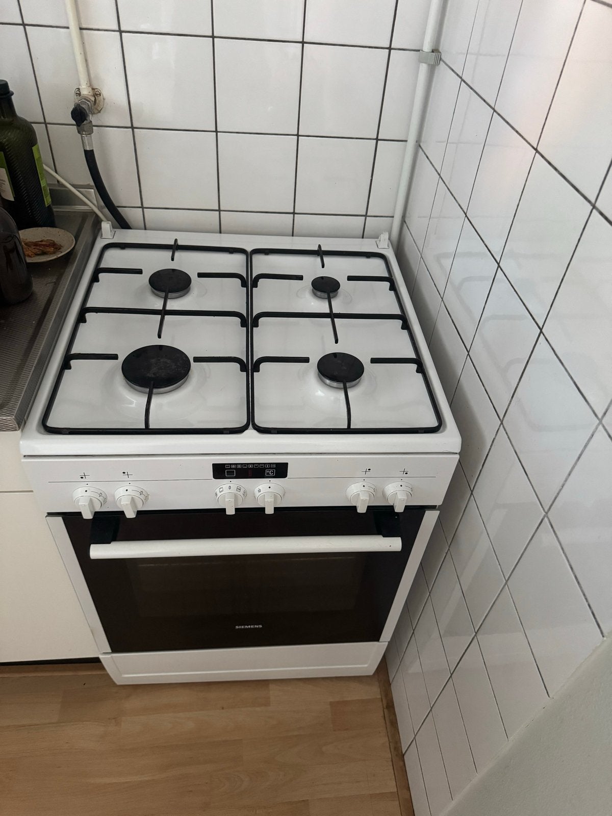 Siemens Vrijstaand Gasfornuis met Oven - Wit, Witgoed en Apparatuur, Fornuizen, Ophalen, Gebruikt, 60 cm of meer, 4 kookzones