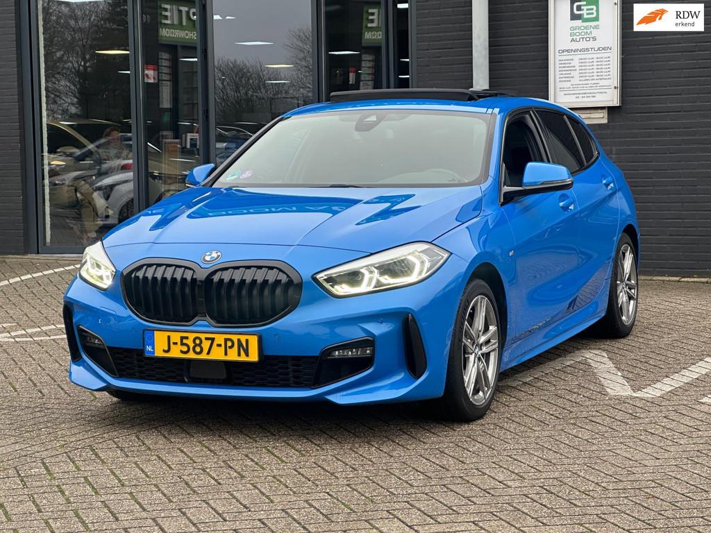 BMW 1-serie 118i Executive Edition/PANO-DAK/NAVI/CARPLAY/LED, Auto's, BMW, Gebruikt, Blauw, Bedrijf, Handgeschakeld