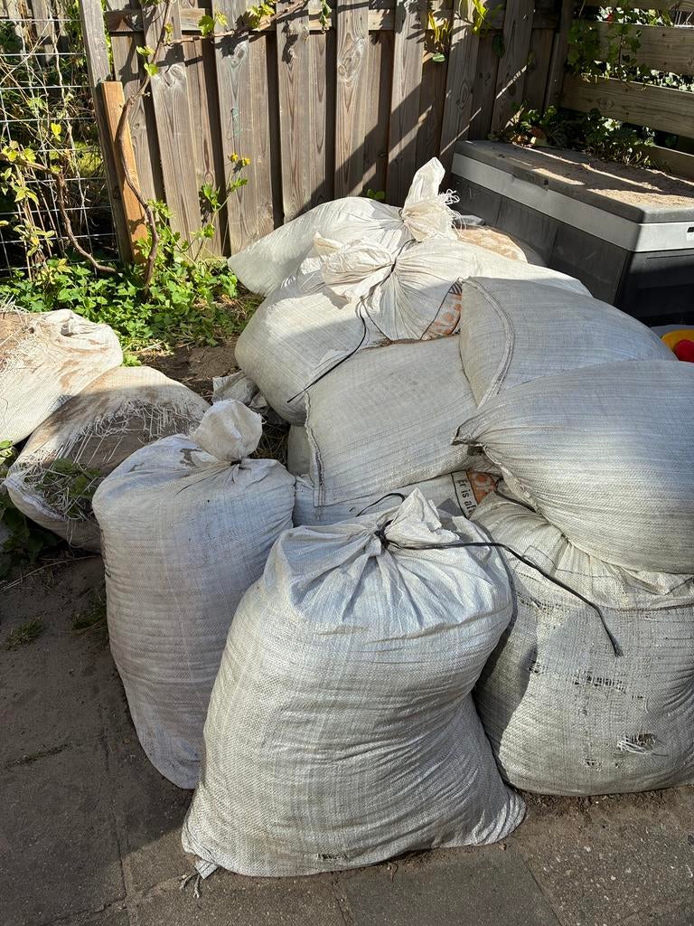 Gratis afgegraven tuin zand/grond mix ongeveer 20 zakken, Tuin en Terras, Zand, Ophalen, Gebruikt, Overige typen