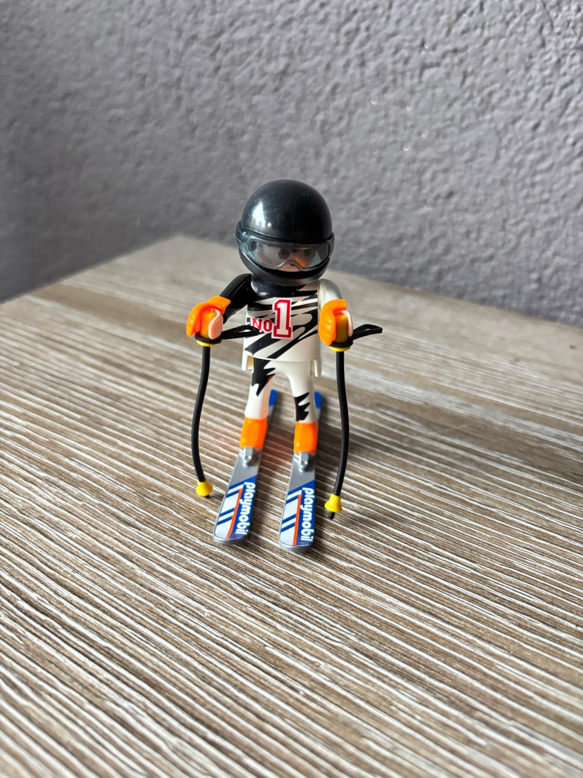 Playmobil skiër - Actiefiguur met ski's en helm, Ophalen of Verzenden, Zo goed als nieuw