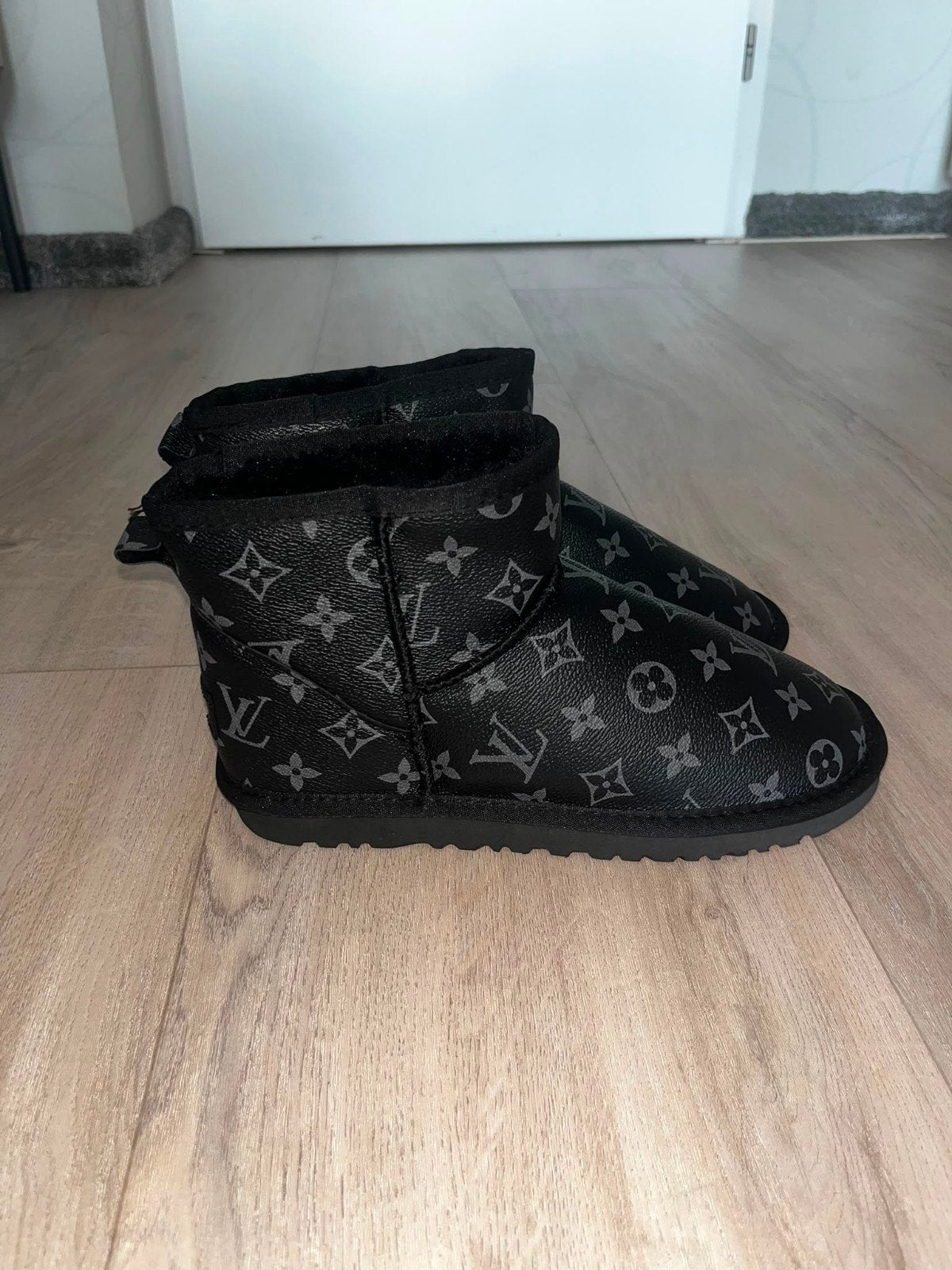 Supergave Uggs maat 39/40, Zwart, Lage of Enkellaarzen, Nieuw, Ophalen of Verzenden