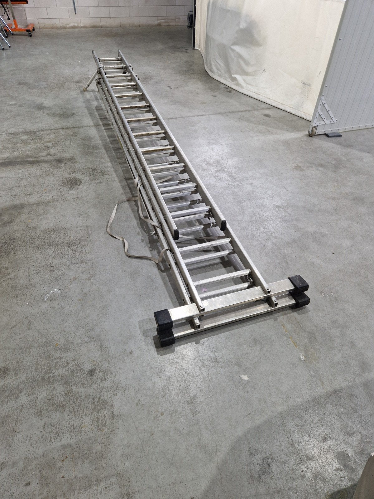 Zarges driedelige reform ladder 3 x 3.5m met muursteun, Doe-het-zelf en Verbouw, Ophalen, Gebruikt, Ladder, Opvouwbaar of Inschuifbaar