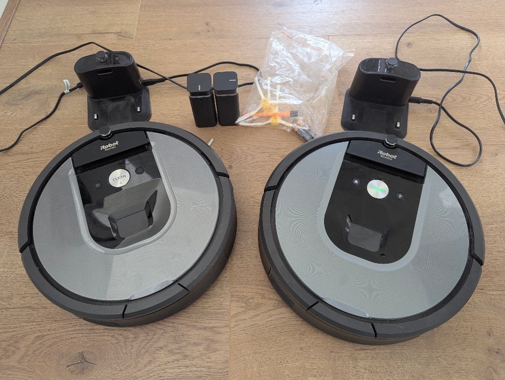 2x Roomba 960 met oplaadstations en 3 virtual walls, Ophalen, Gebruikt, Robotstofzuiger, IRobot