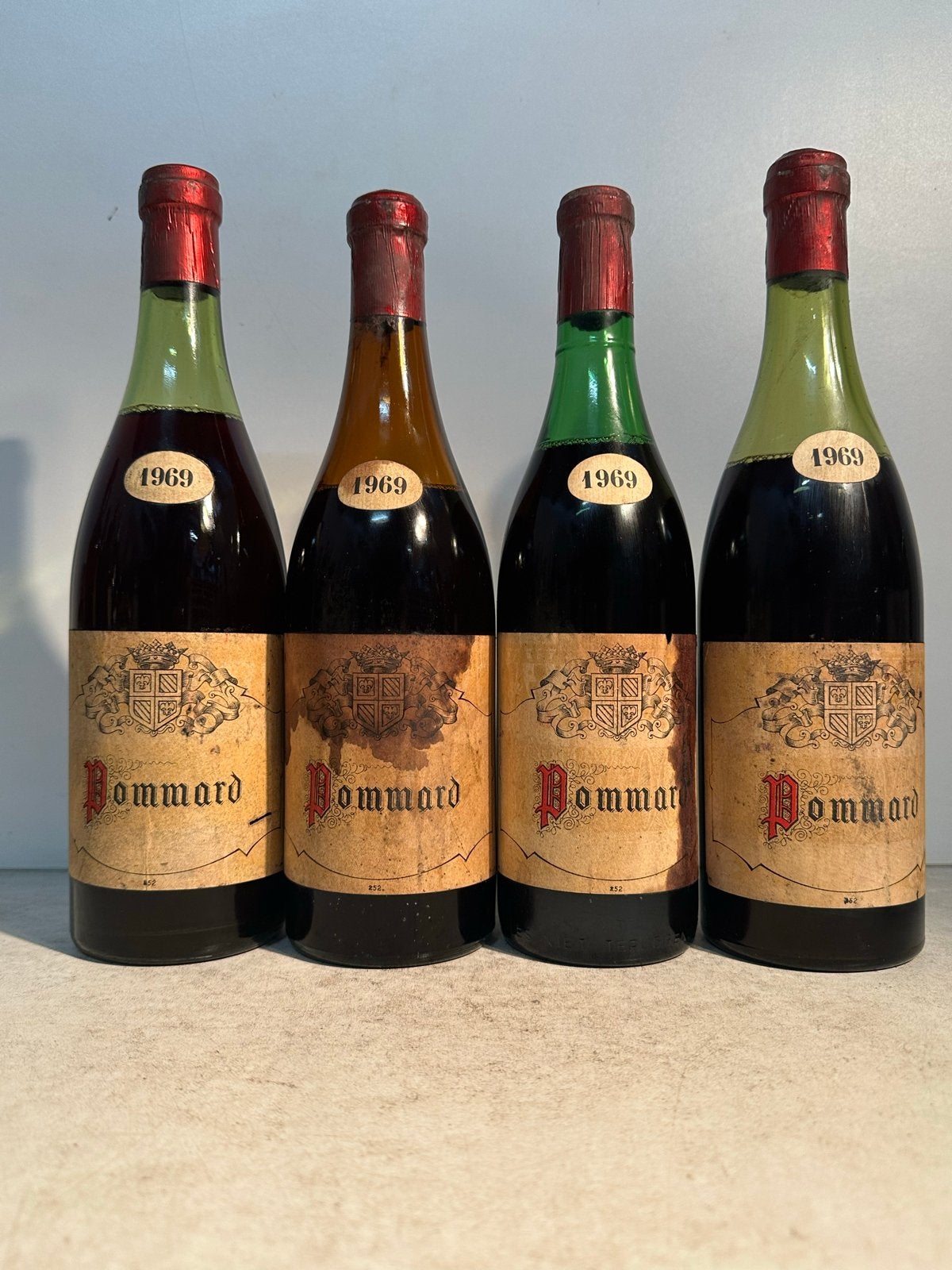4 flessen Pommard 1969 - Rode wijn uit Frankrijk, Ophalen of Verzenden, Gebruikt, Frankrijk, Rode wijn