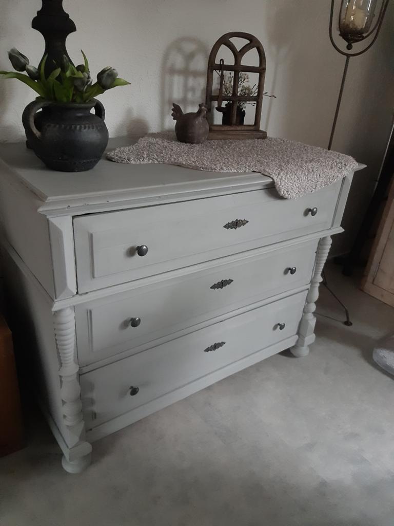 Mooie licht grijze ladenkast/ commodekast., Huis en Inrichting, Kasten | Ladekasten, Ophalen, Gebruikt, 50 tot 100 cm, 3 of 4 laden