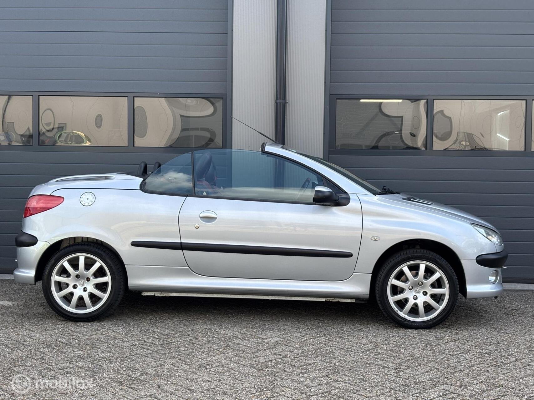 Peugeot 206 CC 2.0-16V Cabrio Roland Garros Uitvoering, Auto's, Peugeot, 136 pk, 4 cilinders, Cabriolet, 4 stoelen