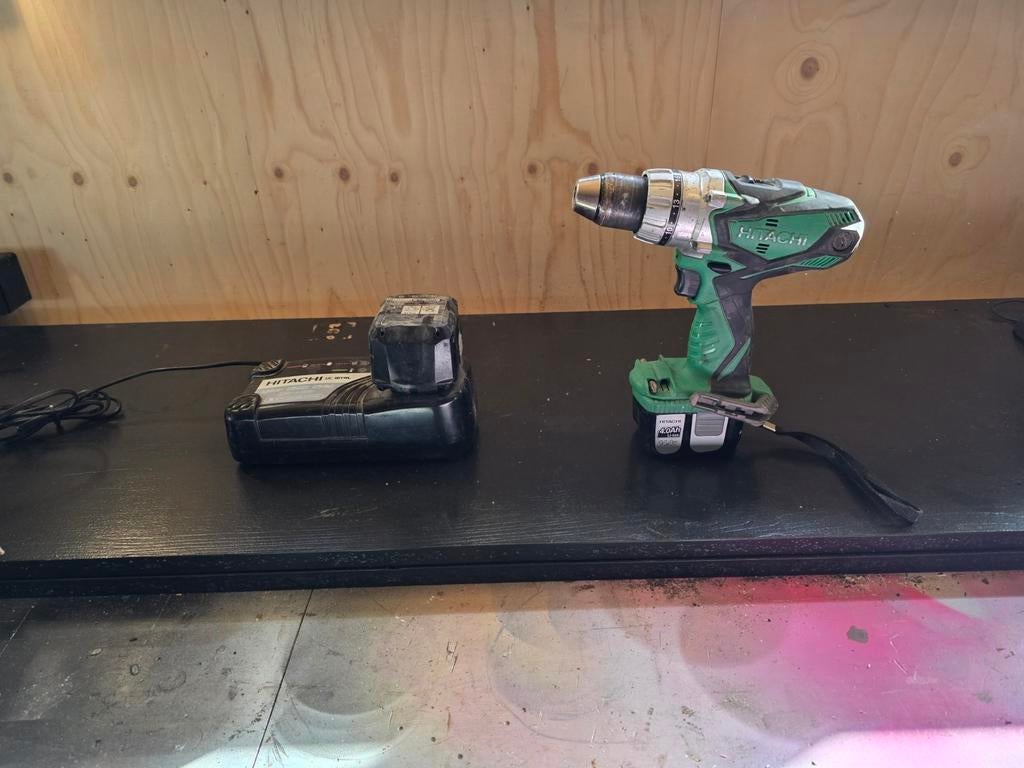 Hitachi Accu Schroefboormachine DS 14DL2 met Accu en Lader, Gebruikt, Variabele snelheid, Ophalen of Verzenden, Boor- en Schroefmachine