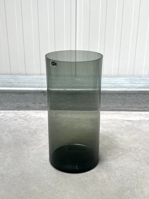 Kaj Franck vaas Nuutajärvi Notsjö vintage design bloemenvaas, Huis en Inrichting, Woonaccessoires | Overige, Gebruikt, Glas, Grijs