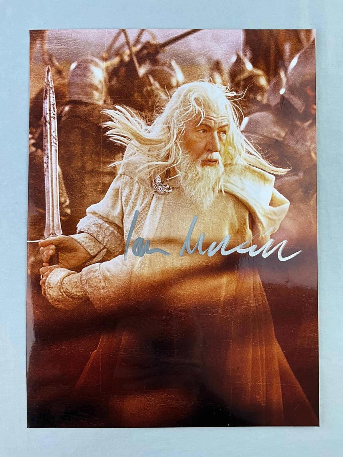 Ian McKellen (Gandalf / LotR ) - gesigneerde foto, Ophalen of Verzenden, Zo goed als nieuw, Film, Foto of Kaart