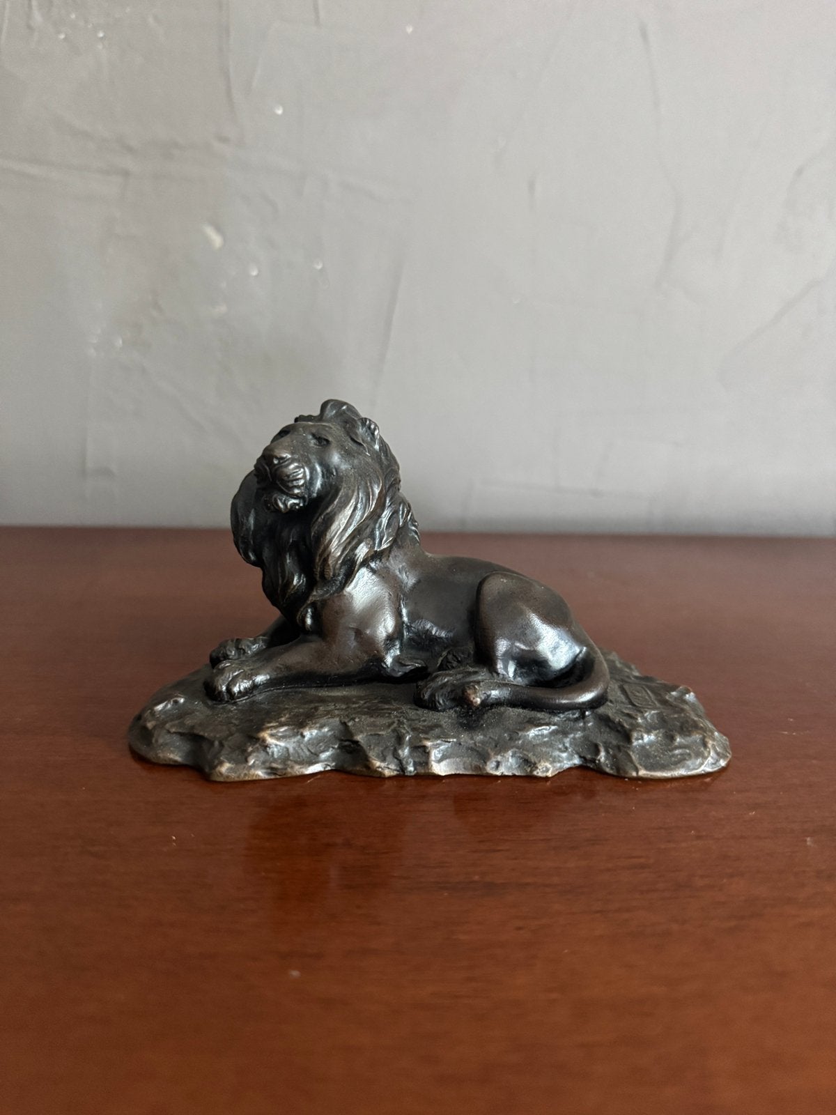 Bronzen leeuwen beeld 14cm lengte met stempel, Ophalen of Verzenden, Zo goed als nieuw, Dier
