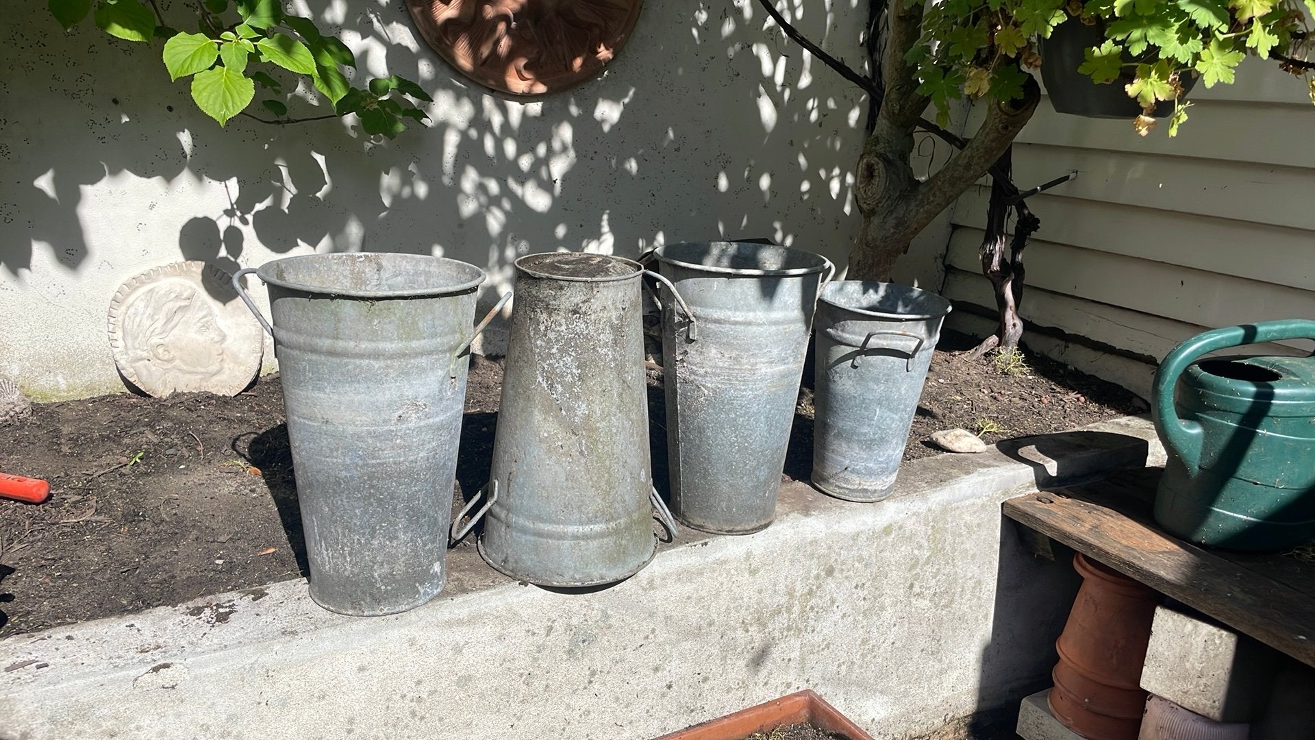 Zinken vazen/plantenpotten, Ophalen, Gebruikt, Rond, Metaal
