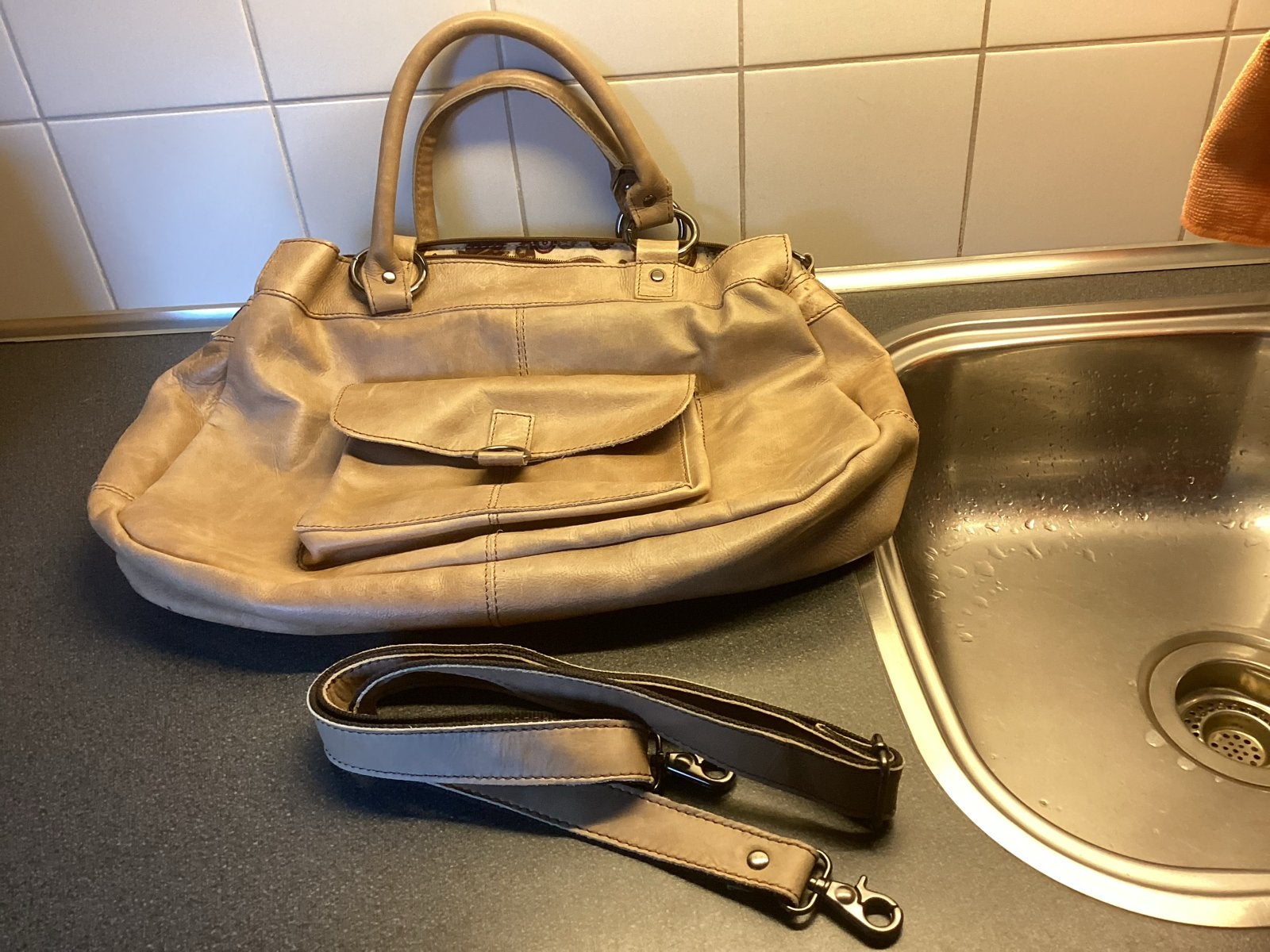 V&D Leren Hand-/Schoudertas met Meerdere Vakken, Ophalen of Verzenden, Zo goed als nieuw, Beige, Handtas