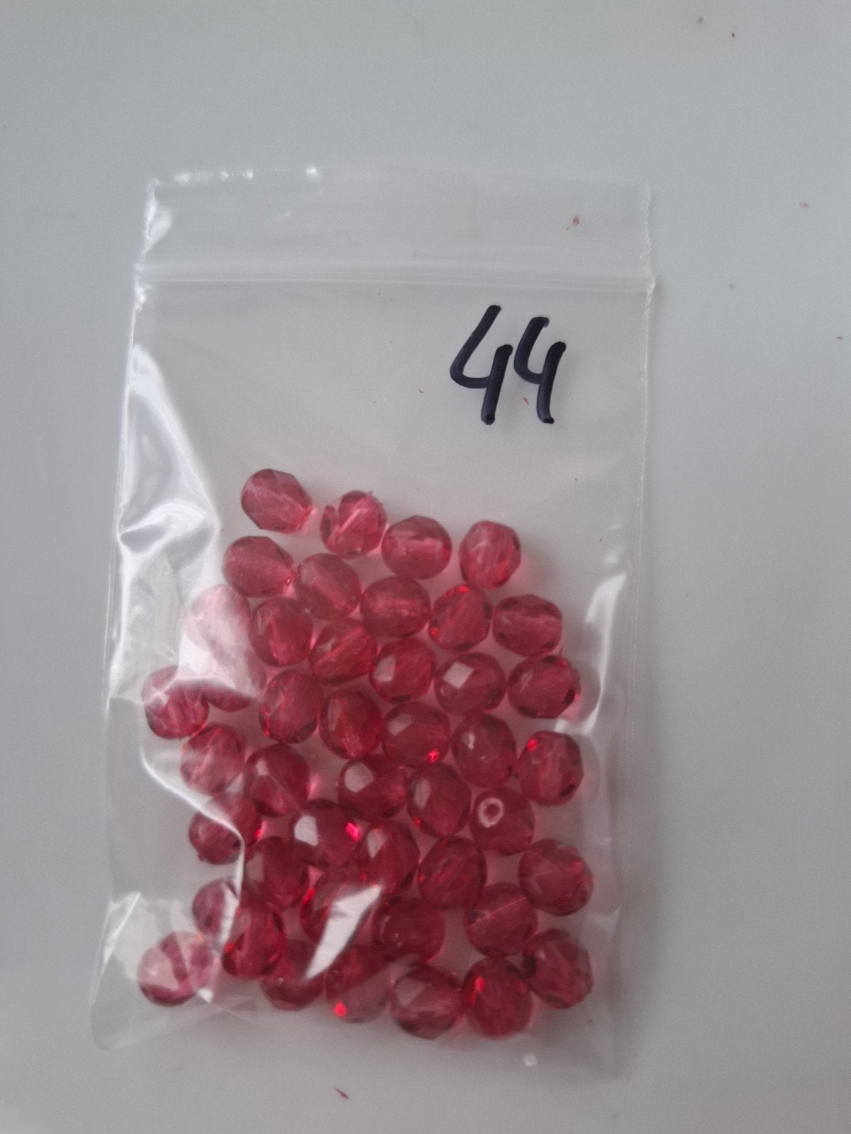 44 stuks 6 mm Tsjechische glaskralen roze kralen partij, Kraal, -, -, Nieuw