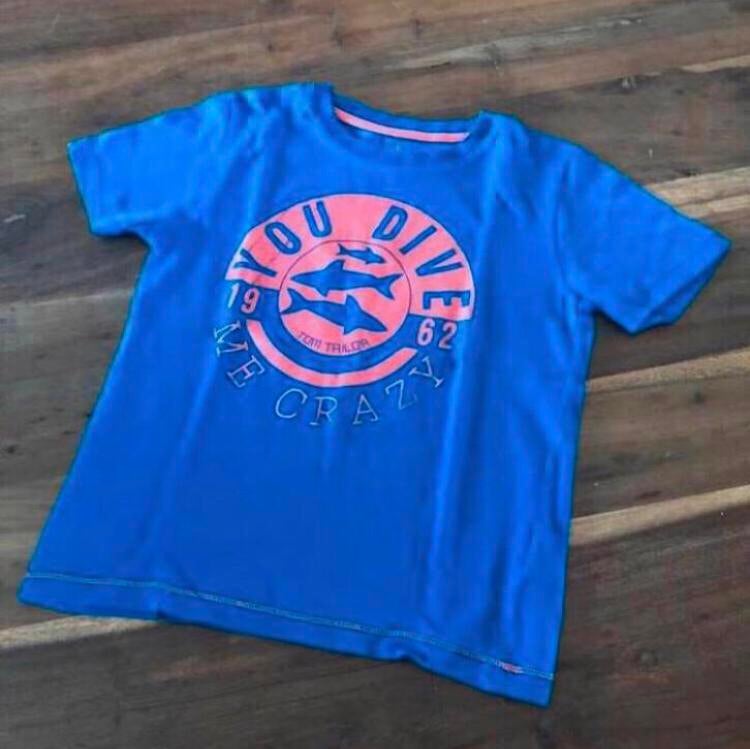 💙 TOM TAILOR Mt 116 122 shirt blauw HAAIEN DUIKEN jongen, Ophalen of Verzenden, Zo goed als nieuw, Jongen, Shirt of Longsleeve