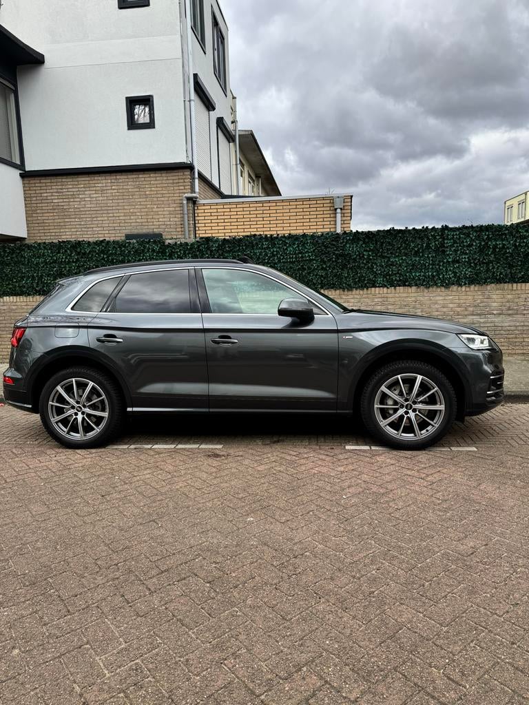 Audi Q5 55 Tfsi e Quattro 367pk S Tronic|Pano|HUD|Matrix|ACC, Automaat, 2005 kg, 1750 kg, Zwart